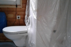 www.schlei.hwww.schlei.haus / Badezimmer / WC Vorwandmontage / Fliesen