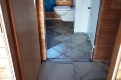 www.schlei.haus / Badezimmer / Bodenfliesen